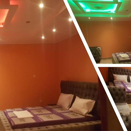 Cave Royale - Chambres-Studios-Apparts Meubles - Logpom Hopithal Des Soeurs Apres Camara Laye Douala Exterior foto