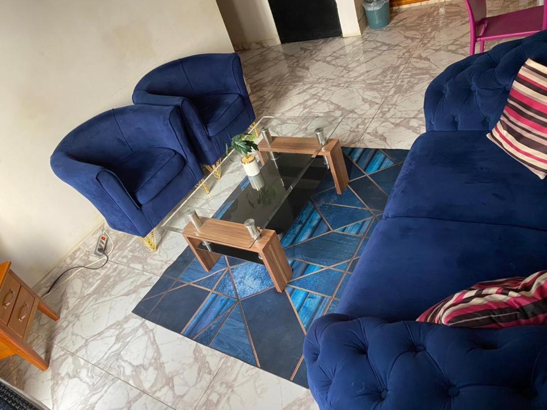 Cave Royale - Chambres-Studios-Apparts Meubles - Logpom Hopithal Des Soeurs Apres Camara Laye Douala Exterior foto