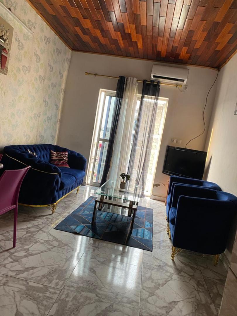 Cave Royale - Chambres-Studios-Apparts Meubles - Logpom Hopithal Des Soeurs Apres Camara Laye Douala Exterior foto